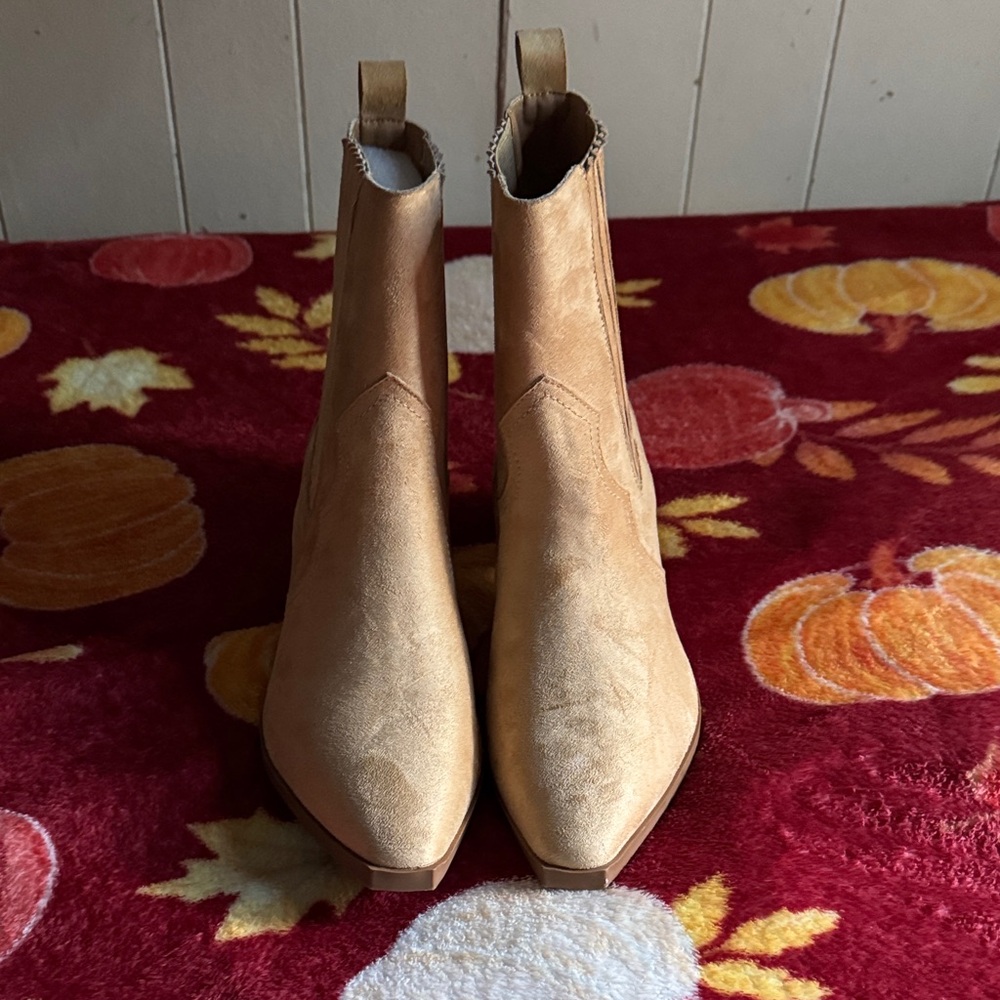 Elegant Tan Ankle Boots